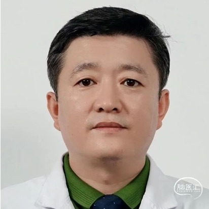 穿着西装的男孩

描述已自动生成